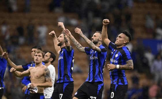 若日尼奥同时斩获欧冠&解放者杯，为达此成就的第15位球员（若日尼奥成史上第15位同时加冕欧冠与解放者杯的球员）