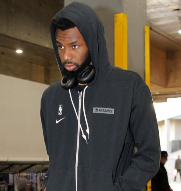 中超半场：加布里埃尔闪击破门，上海海港暂1-0大连英博（中超半场战报：加布里埃尔开场闪击，上海海港半场1-0领先大连英博）