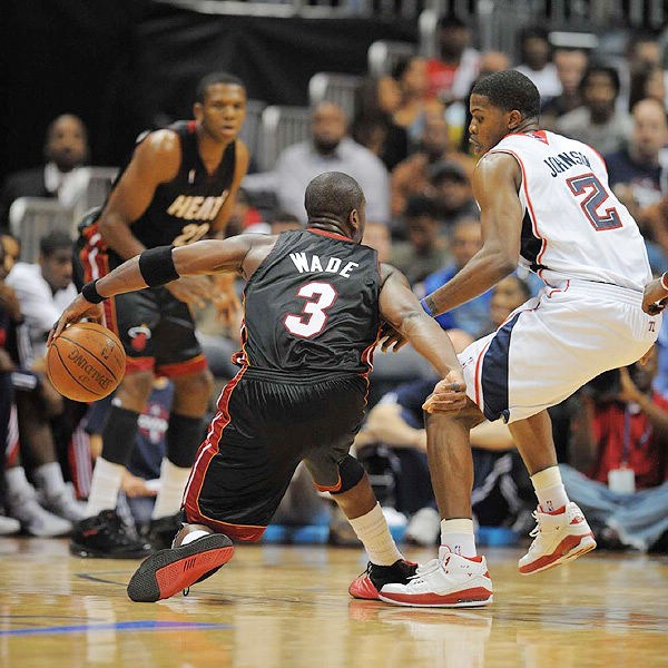 曼联红魔主场零封狼队（红魔坐镇主场完封狼队）