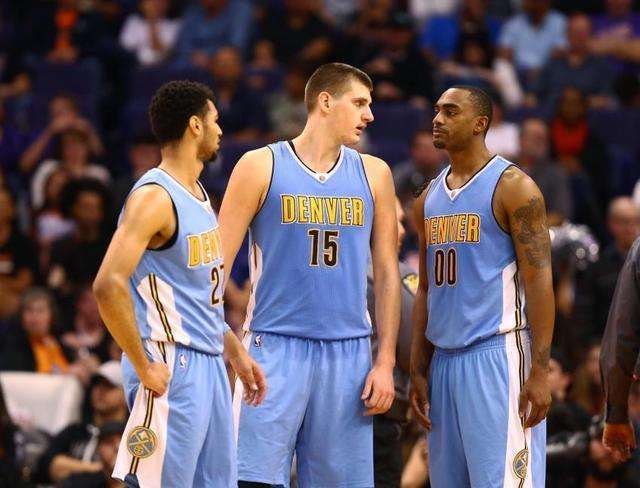 那不勒斯官方：吉尔摩周一将接受手术；据悉将缺阵至明年一月（那不勒斯通报：吉尔摩周一手术，或将缺阵至明年一月）