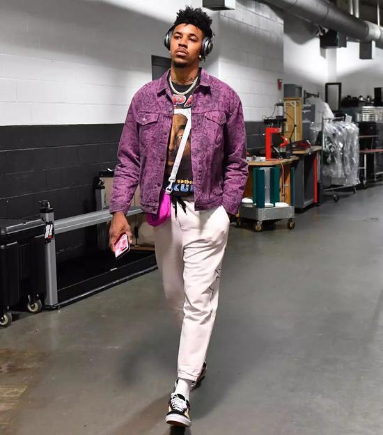 RAC1：巴萨全新第四球衣将在明年的西超杯中迎来赛场首秀（RAC1：巴萨第四套全新球衣将于明年西超杯完成赛场首秀）